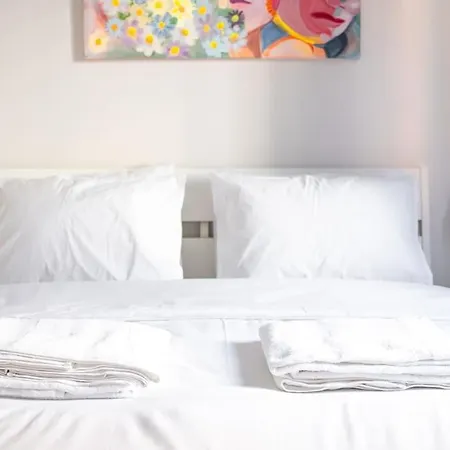 Cozy Flat In Kadikoey 2br New Hou شقة *