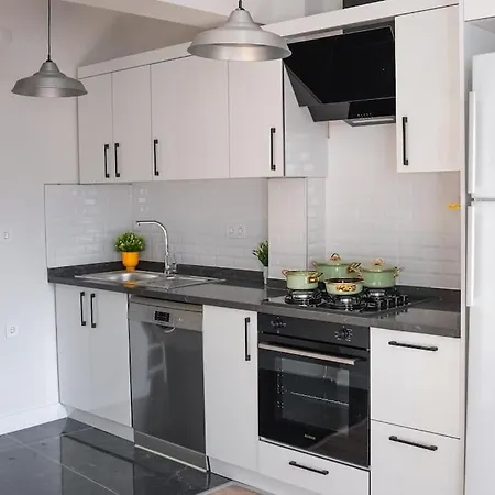 شقة Cozy Flat In Kadikoey 2br New Hou *