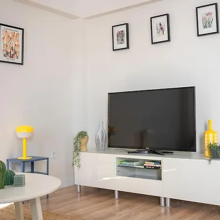 Cozy Flat In Kadikoey 2br New Hou شقة