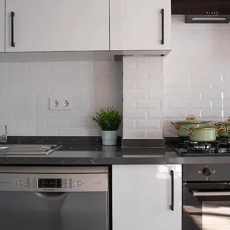 شقة Cozy Flat In Kadikoey 2br New Hou اسطنبول